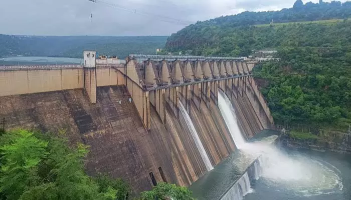 Srisailam Dam:మరోసారి శ్రీశైలం గేట్లు ఎత్తిన అధికారులు