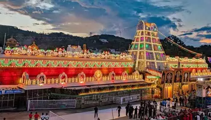 Tirumala Samacharam: తిరుమలలో భక్తుల రద్దీ సాధారణం.. స్వామి వారి దర్శనానికి 8 గంటల సమయం