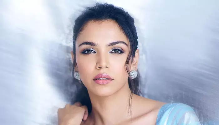 Shriya Pilgaonkar : చీరకట్టులో  మెరిసిపోతున్న  శ్రియా పిల్గావ్కర్