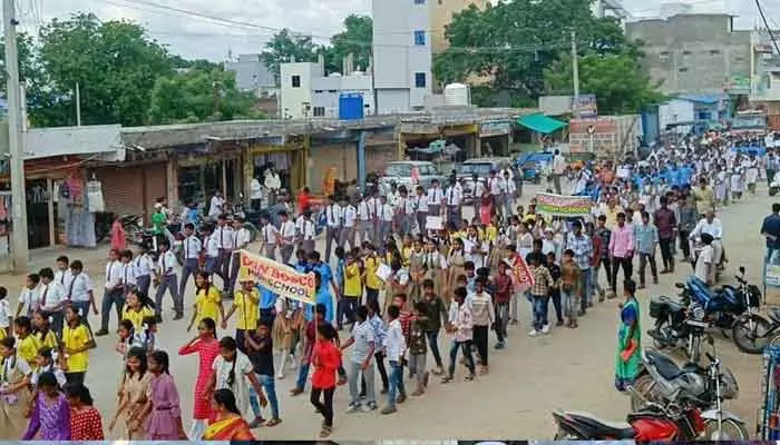 అంబుజా సిమెంట్ ఫ్యాక్టరీకు వ్యతిరేకంగా నిరసన