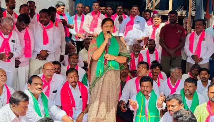 MLA : కమిటీల పేరిట రైతులను మోసం  చేస్తున్న ప్రభుత్వం