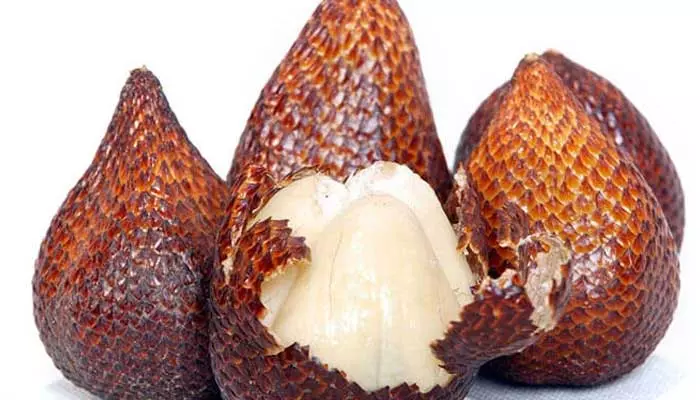 Snake Fruit: స్నేక్ ఫ్రూట్ గురించి ఎప్పుడైనా విన్నారా?లాభాలు తెలిస్తే ఖంగుతినాల్సిందే?