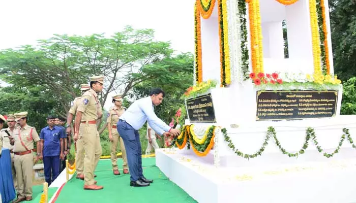 పోలీసు అమరుల త్యాగం భావితరాలకు స్ఫూర్తిగా నిలుస్తుంది :  కలెక్టర్ సందీప్ కుమార్ ఝా