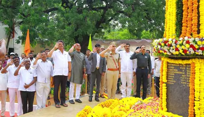 పోలీస్ స్టేషన్ అంటే మన బాధలను తీర్చే కేంద్రం : మంత్రి కోమటిరెడ్డి వెంకటరెడ్డి