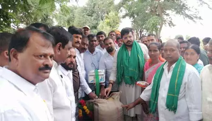 MLA : దళారులను నమ్మి రైతులు మోసపోవద్దు