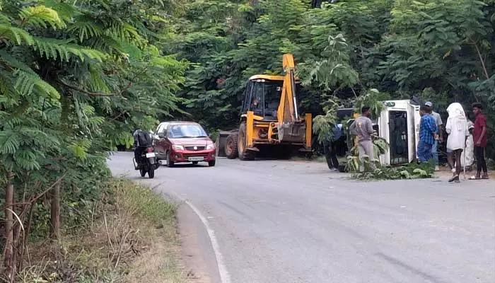 త్రుటిలో తప్పిన పెనుప్రమాదం..