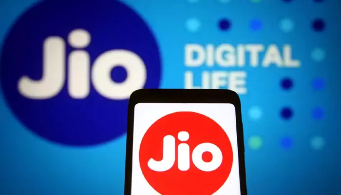 JIO: జియోకు కస్టమర్లు భారీ షాక్.. కోటి మంది గుడ్ బై..!