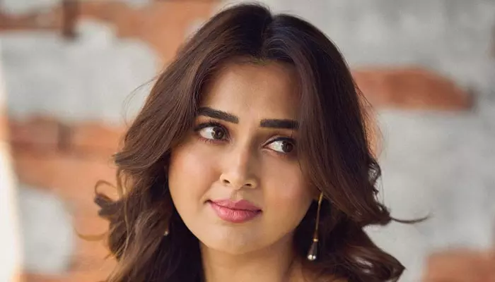 Tejasswi Prakash : కిల్లింగ్ లుక్స్ తో   కవ్విస్తున్న తేజస్వి ప్రకాష్