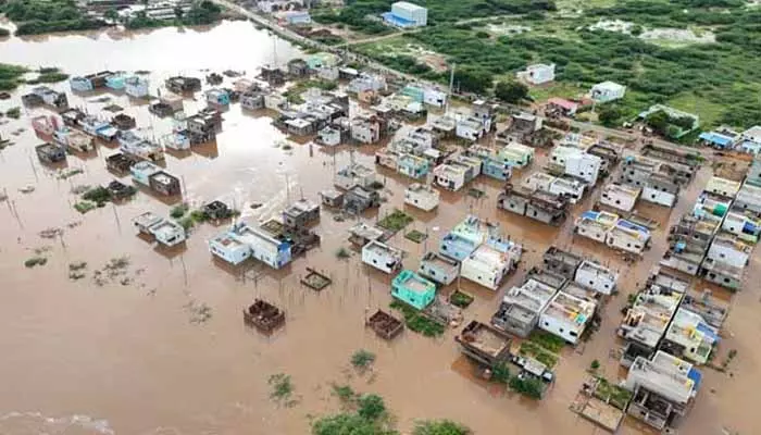 Flash Floods: ముంచుకొస్తోన్న గండం.. ఆంధ్రా జిల్లాల్లో అల్లకల్లోలం