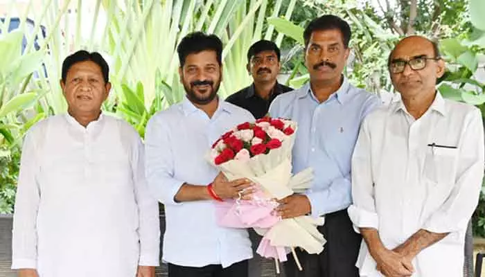 తెలంగాణ విశ్వవిద్యాలయం అభివృద్ధే లక్ష్యంగా పనిచేయాలి