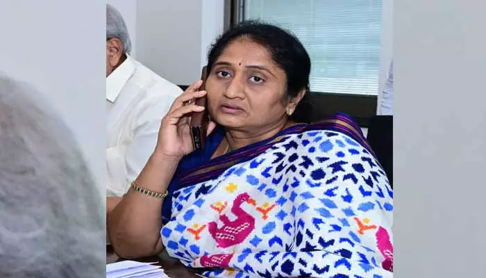 ‘తక్షణమే హంద్రీనీవా కాలువ గండిని పూడ్చండి’:మంత్రి సవిత