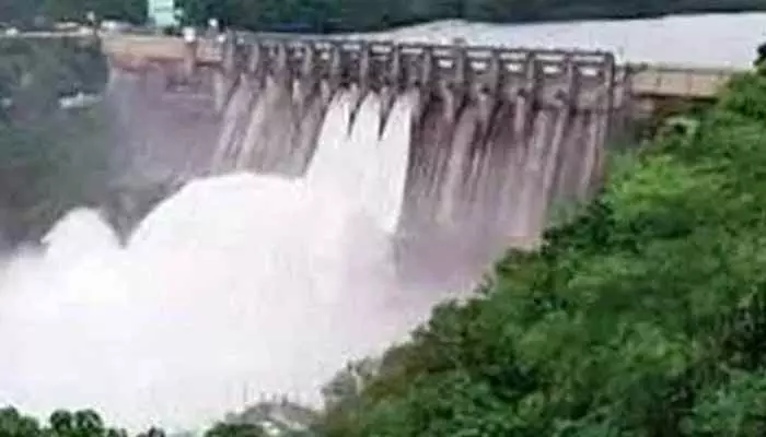 Srisailam Dam:శ్రీశైలం జలాశయానికి కొనసాగుతున్న వరద.. ఆరోసారి గేట్లు ఎత్తివేత