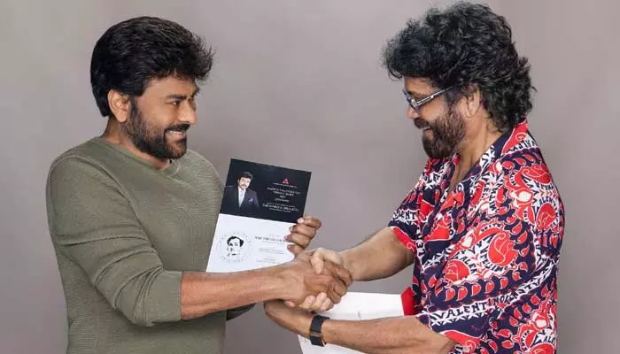 Chiru-Nagarjuna: చిరుకు ఆహ్వానం అందించిన కింగ్.. ఒకే ఫ్రేమ్‌లో ఇద్దరు స్టార్స్‌ను చూసి వావ్ అంటున్న నెటిజన్లు