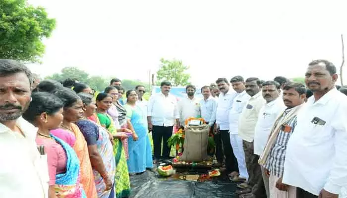 MLA: వరి ధాన్యం కొనుగోలు కేంద్రాలను సద్వినియోగం చేసుకోవాలి