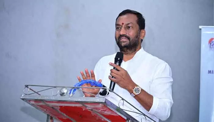 MP : ప్రజా సమస్యలకు శాశ్వత పరిష్కారం చూపేది జర్నలిజం