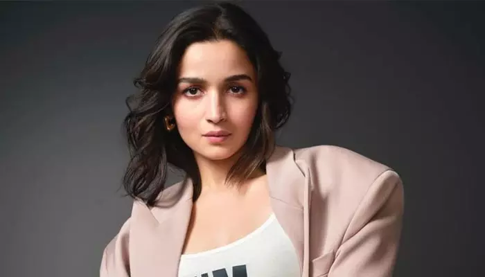 Alia Bhatt: గుడ్ న్యూస్ అనౌన్స్ చేసిన అలియా భట్.. కంగ్రాట్స్ చెబుతున్న నెటిజన్లు