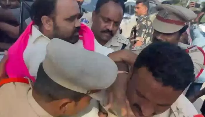 Arrest : పోలీసులకు మద్దతు తెలిపిన మాజీ ఎమ్మెల్యే అరెస్ట్