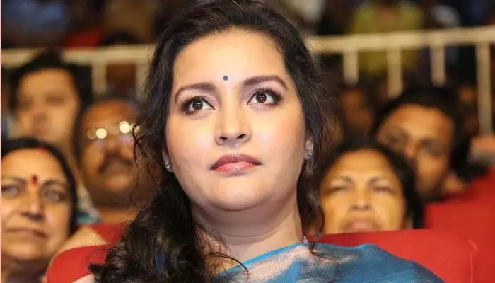 Renu Desai: కొత్త జర్నీ స్టార్ట్ చేశా నాకు సపోర్ట్ చేయండి.. రేణు దేశాయ్ పోస్ట్‌తో షాక్‌లో నెటిజన్లు