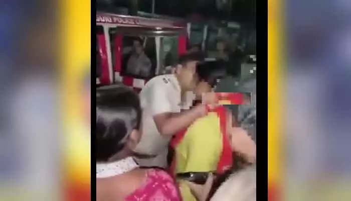 Lip kiss : మ‌ద్యం మ‌త్తులో యువ‌తికి లేడీ పోలీస్ లిప్‌కిస్