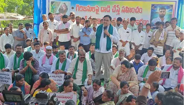 Former Minister Errabelli : గిరిజనులపై దాడులు చేస్తే సహించం