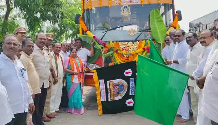 Kakinada District:దేవస్థానం నూతన  బస్సులను ప్రారంభించిన ఎమ్మెల్యే