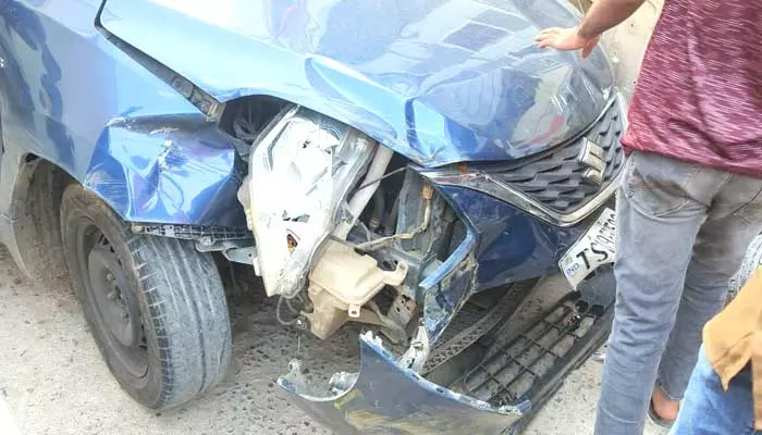 Car wreck : జగిత్యాలలో కారు బీభత్సం