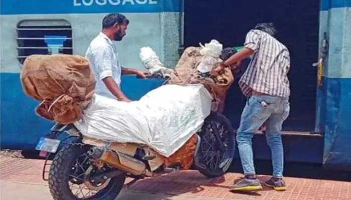 ట్రైన్‌లో కారు-బైక్ పంపితే ఎంత ఛార్జ్ అవుతుంది.. ఎలా పంపాలి?