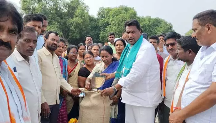 Dharmapuri MLA : రైతులకు ఇబ్బందులు లేకుండా చూడాలి