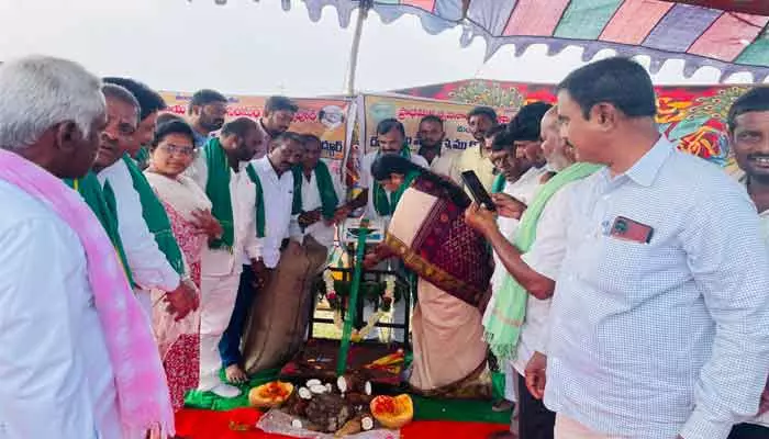 MLA : ప్రభుత్వం వడ్లకు, కందులకు, మక్కలకు రూ. 500  బోనస్ ఇవ్వాలి