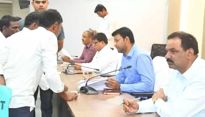 Collectorate : ప్రజావాణికి  35 ఫిర్యాదులు