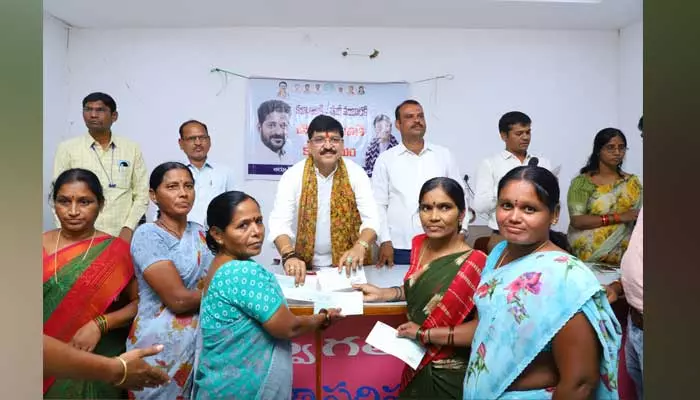 Armor MLA : షాదీ ముబారక్, కళ్యాణ లక్ష్మి చెక్కులను పంపిణీ చేసిన ఎమ్మెల్యే...