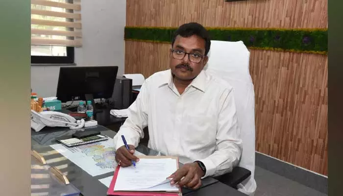 Additional Collector : అదనపు కలెక్టర్ (రెవెన్యూ) వి.విక్టర్ బాధ్యతల స్వీకరణ..