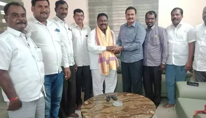 Former MLA : రైతులకు మెరుగైన సేవలు అందించాలి