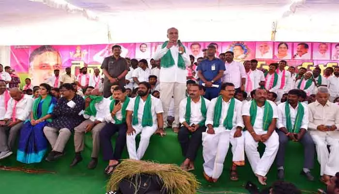 MLA Harish Rao : రైతుబంధు ఇవ్వని ప్రభుత్వంపై ఊరుకుందామా...? ఉరికిద్దామా..!!?