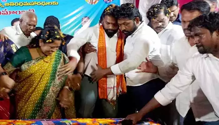 Kakinada : మంత్రి వాసంశెట్టికి తృటిలో తప్పిన ఘోర ప్రమాదం