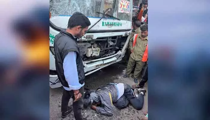 Bus crash : జీడిమెట్లలో బస్సు బీభత్సం..ఒకరి మృతి