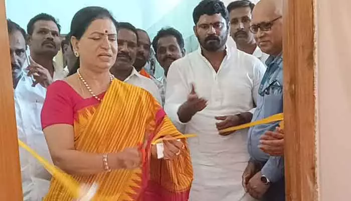 MP DK Aruna : మోడల్ రూరల్ హెల్త్ రీసెర్చ్ యూనిట్ ను ప్రారంభించిన ఎంపీ