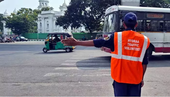 Hydra Traffic Volunteer : హైడ్రా ట్రాఫిక్ వాలంటీర్.. ర‌ద్దీ ప్రాంతాల్లో ట్రాఫిక్ సేవ‌లు