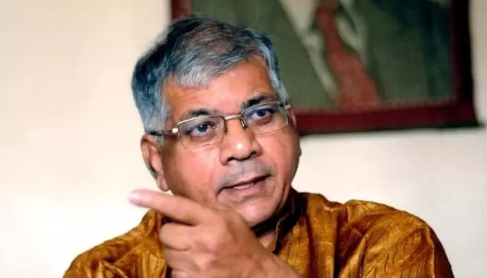 Prakash Ambedkar : ఛాతీనొప్పితో ప్రకాశ్ అంబేద్కర్‌‌కు అస్వస్థత