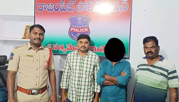 Arrest : వీసాల పేరిట నిరుద్యోగులకు కుచ్చుటోపి..