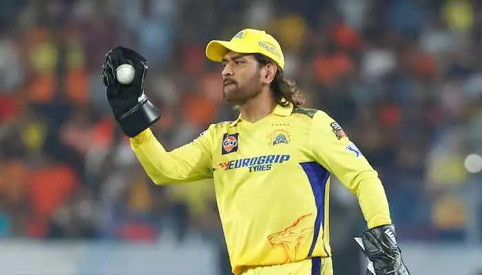 IPL: రిటెన్షన్‌లో సంచలనం.. ధోనికి కేవలం 4 కోట్లు మాత్రమే