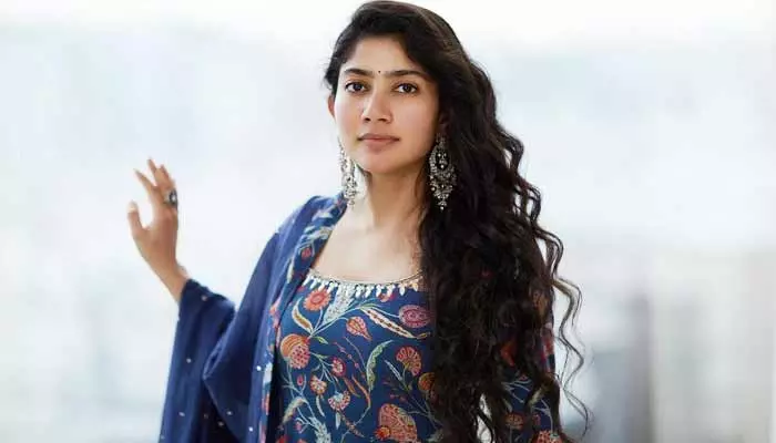 Sai Pallavi: నేచురల్ బ్యూటీకి బిగ్ షాక్.. తమిళ ఇండస్ట్రీ బ్యాన్..?.. దుమారం రేపుతున్న న్యూస్