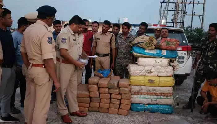 Ganja Seized :  సినీ ఫక్కీలో గంజాయి స్మగ్లింగ్.. ట్యాంకర్‌లో తరలిస్తూ..