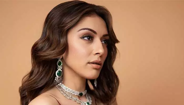 Hansika Motwani :  కిల్లింగ్ లుక్స్ తో క‌ట్టిప‌డేసిన‌ యాపిల్ బ్యూటీ