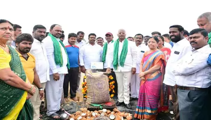 MLA Kadiam Srihari : రాష్ట్రంలో సమగ్ర సర్వేకు అందరూ సహకరించాలి