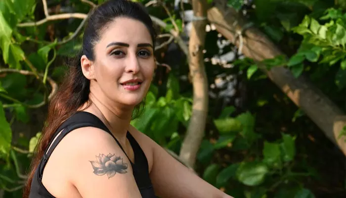 Chahatt khanna :  హీటేక్కిస్తున్న బొద్దుగుమ్మ