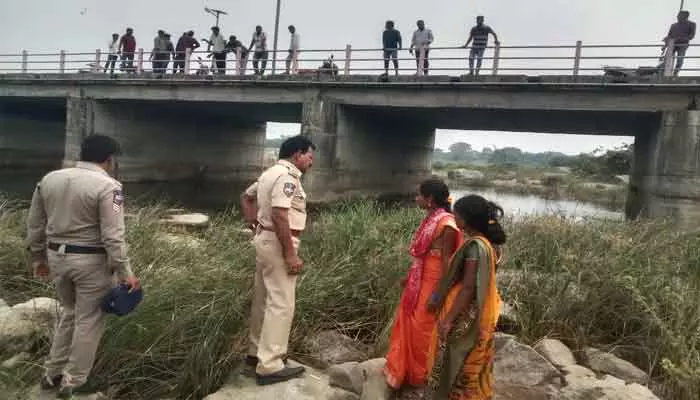 ప్రమాదవశాత్తు నీట మునిగి ఏడుపాయల్లో యువకుడు మృతి