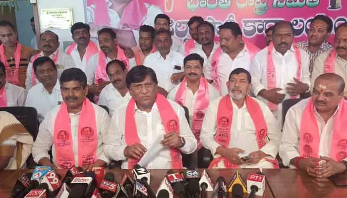 Former MP Vinod Kumar : బండి సంజయ్ తిట్ల పురాణం మానుకో..