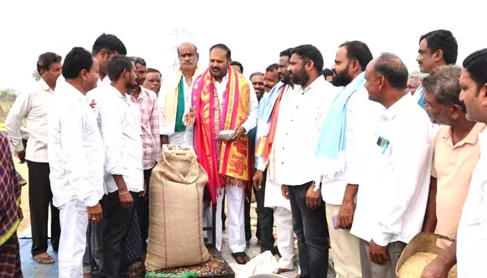 MLA Chintakunta : ధాన్యం కటింగ్ పెడితే  బ్లాక్ లిస్ట్ లోకే