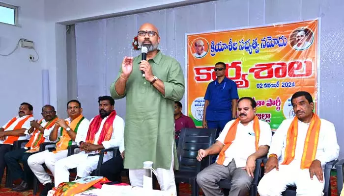 MP Arvind : కేటీఆర్ తన్నులు తినడం ఖాయం